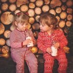 petites filles en pyjama