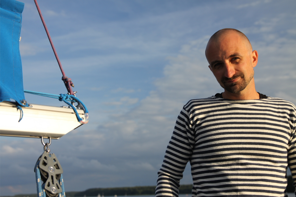 Astuces pour Porter un Pull Marin en Toutes Saisons
